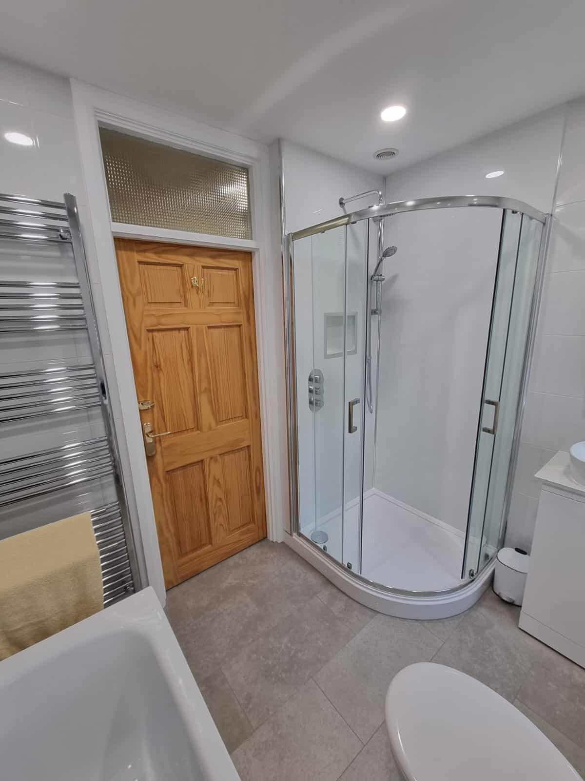 Bathroom - Offset Cubicle Shower 1