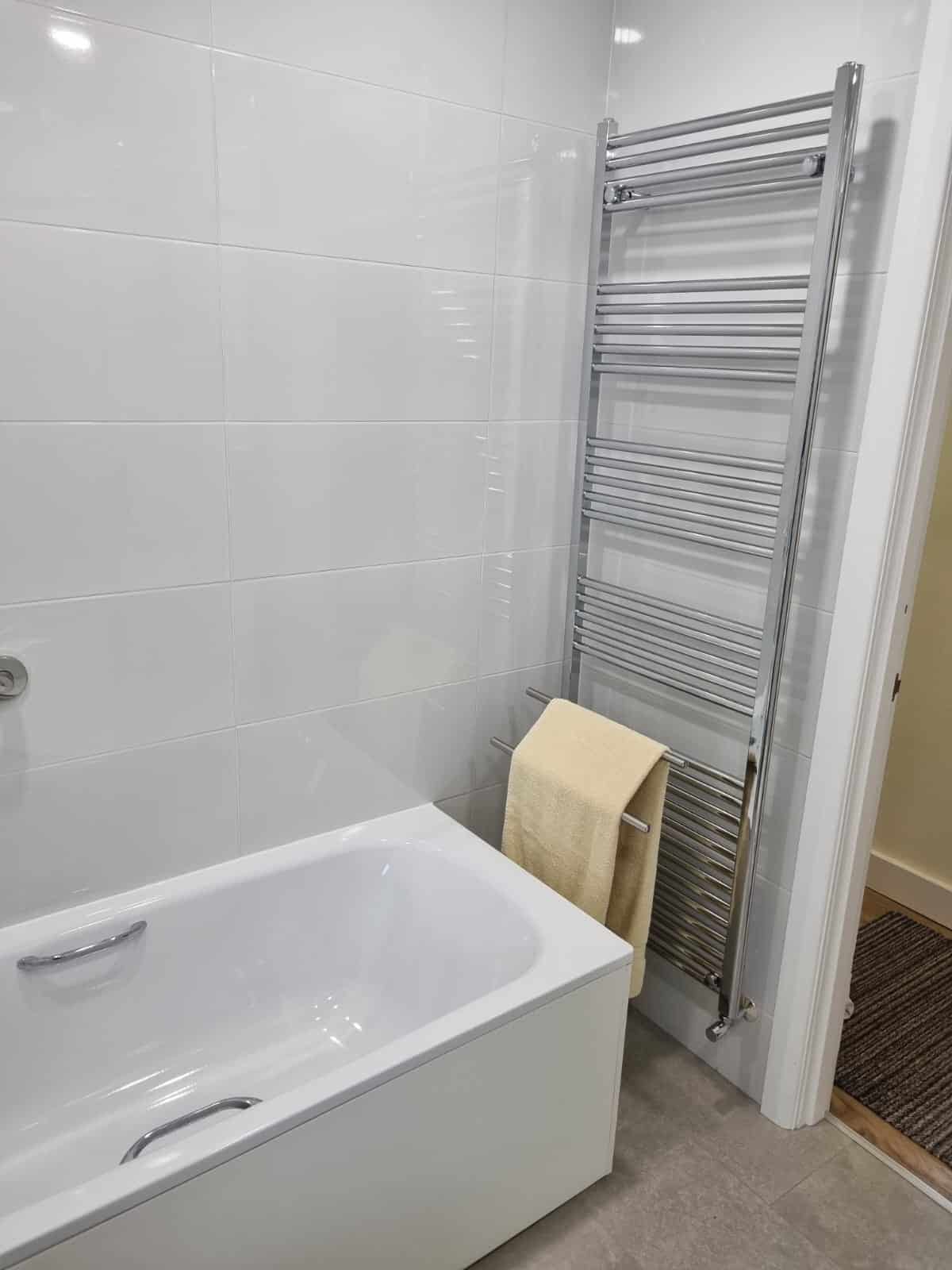 Bathroom - Offset Cubicle Shower 2