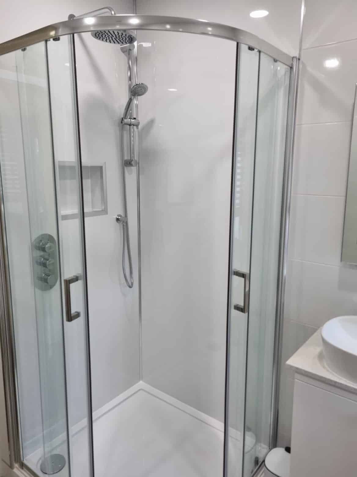 Bathroom - Offset Cubicle Shower 4