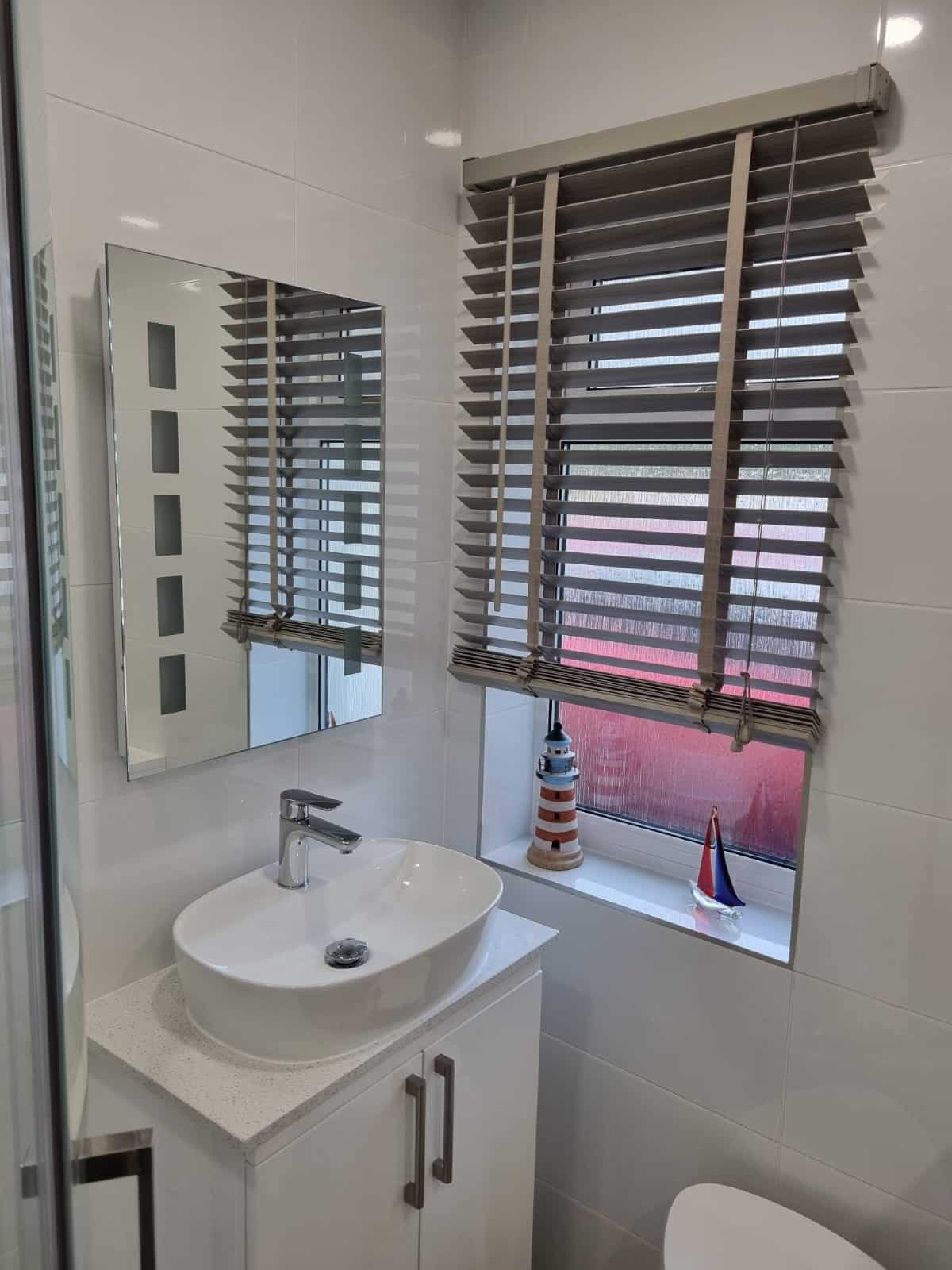 Bathroom - Offset Cubicle Shower 5