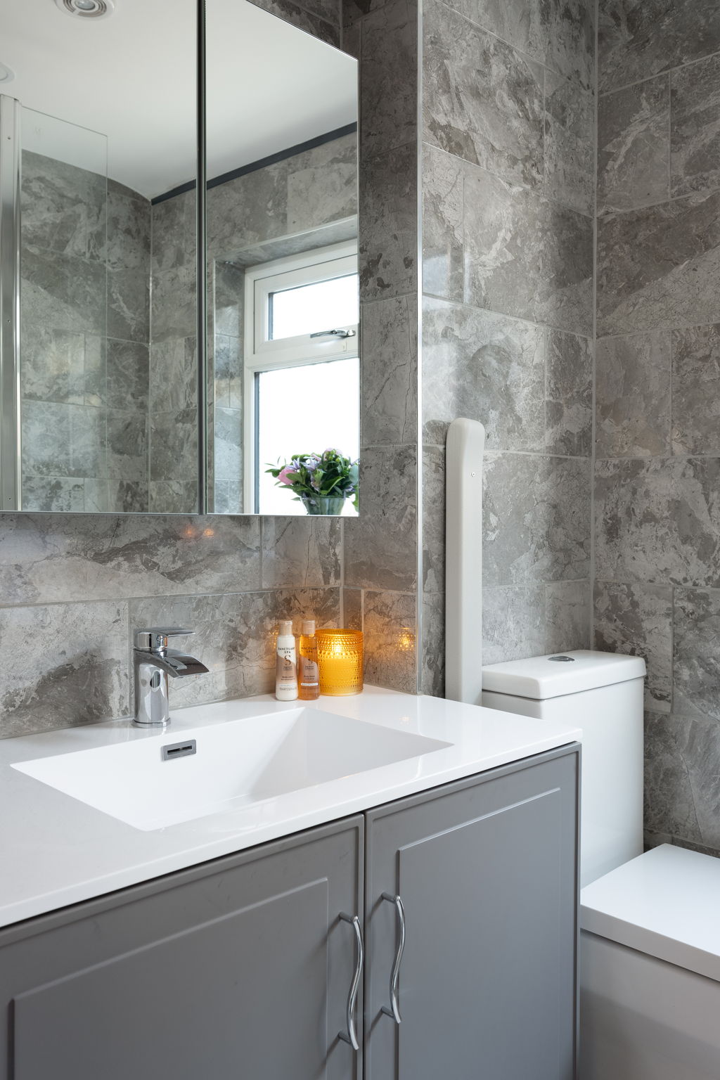 Contemporary Bathroom and En-suite 1