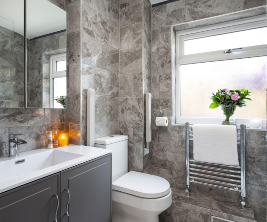 Contemporary Bathroom and En-suite 3