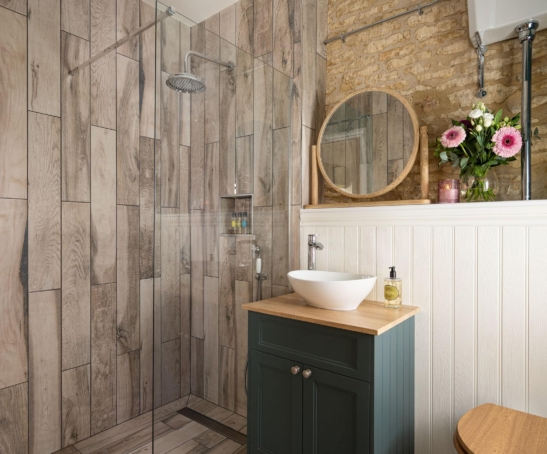 Modern and traditional bathroom 4