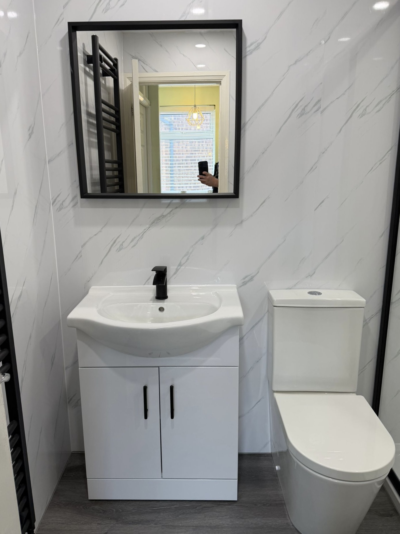 Black Frame Shower