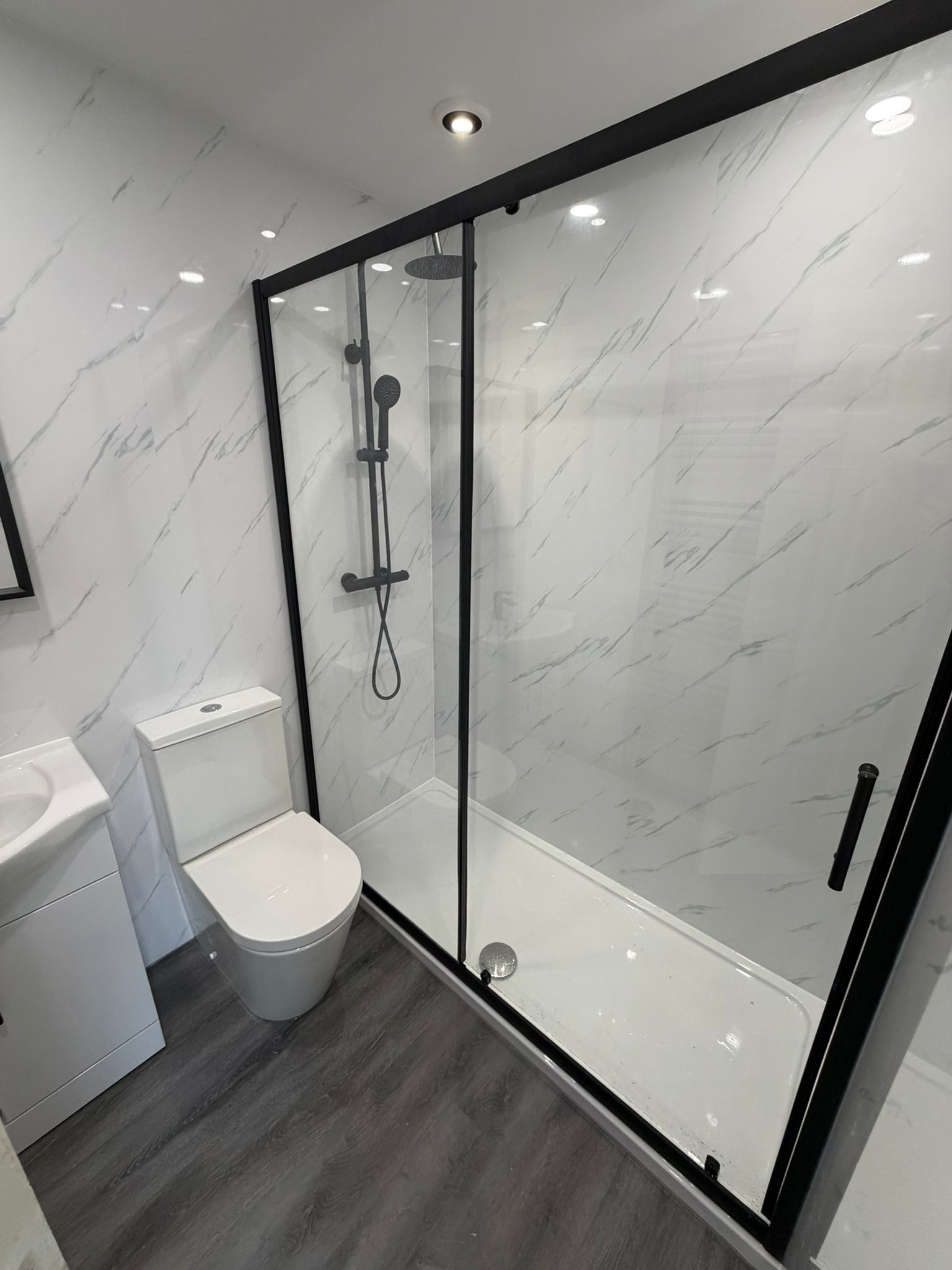 Black Frame Shower