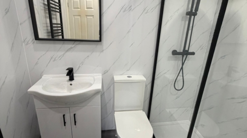 Black Frame Shower