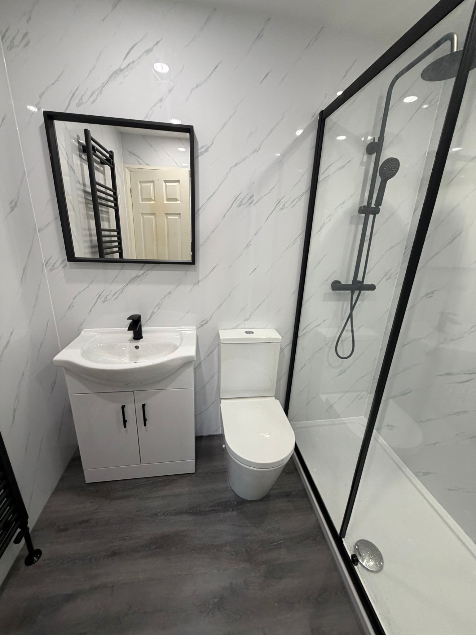 Black Frame Shower