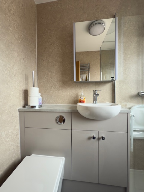 Venice LVT Floor Shower